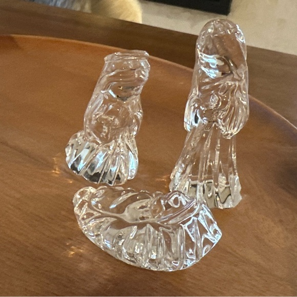 Waterford Marquis Nativity, Holy Family, Mary, Joseph and Jesus - Picture 6 of 8